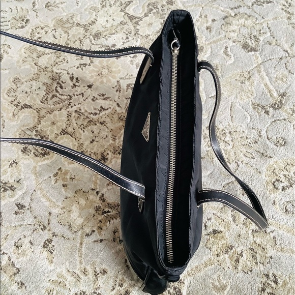 Modern comfy to wear nylon PRADA bag 🌺 GREAT COND. - Picture 13 of 16